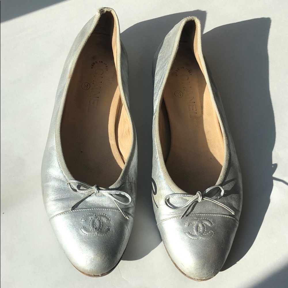 Chanel silver metallic ballerina CC flats 41 (10)